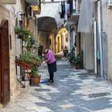 Proprio per questo i vicoli vengono costantemente curati e puliti dagli abitanti di Bari Vecchia